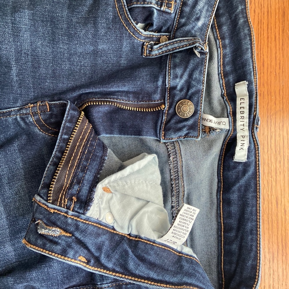 Skinny jeans with holes